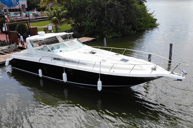 Cancun yachts rental BEATIFUL YACHT 46FT, 15 PAX MAX 25P6 - Cruising to Isla Mujeres and Cancun Lagoon Sunset