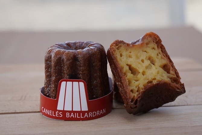 Canelés cruise and UNESCO route - Bordeaux’s UNESCO Facades from the Garonne