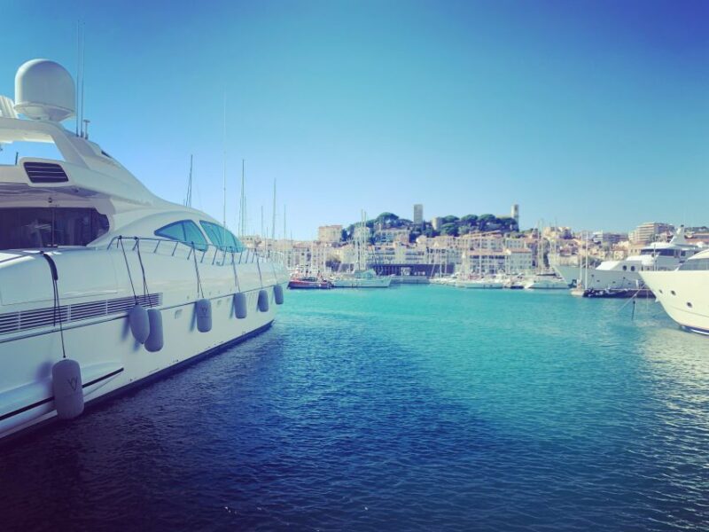Cannes 2 Hours : Privat City Tour in a French Vintage Bus - Panoramic Photos at the Bay of Cannes