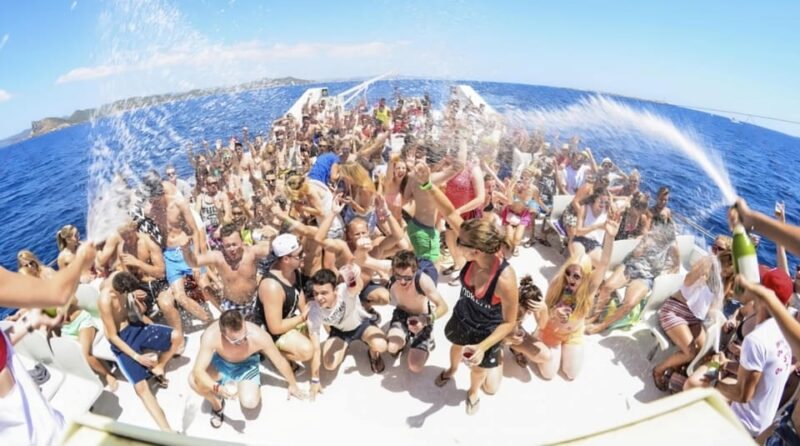 Cannes: Party Boat with Live DJ - A Vibrant Party Experience on the Cannes Marine