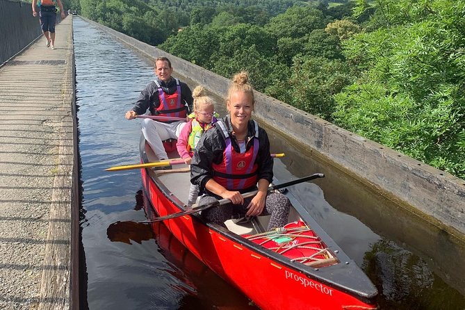Canoe Aqueduct tours Llangollen - The Expertise of the Guides and Their Teaching Style