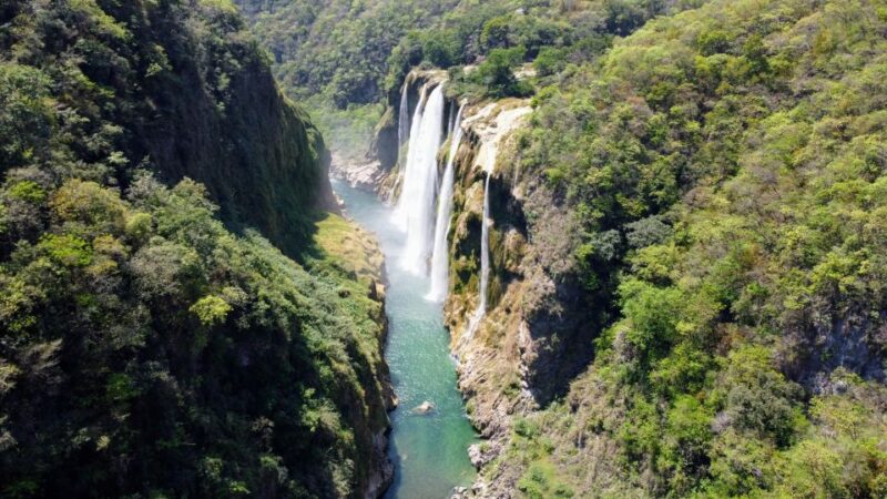 Canoe ride to Tamul waterfall from San Luis Potosí - Regional Cuisine and Restorative Meal