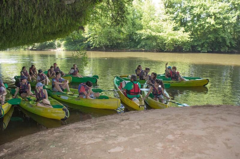 Canoeing and kayaking on the Vézère: guided descent with a river guide - How the Tour is Organized and Where It Starts