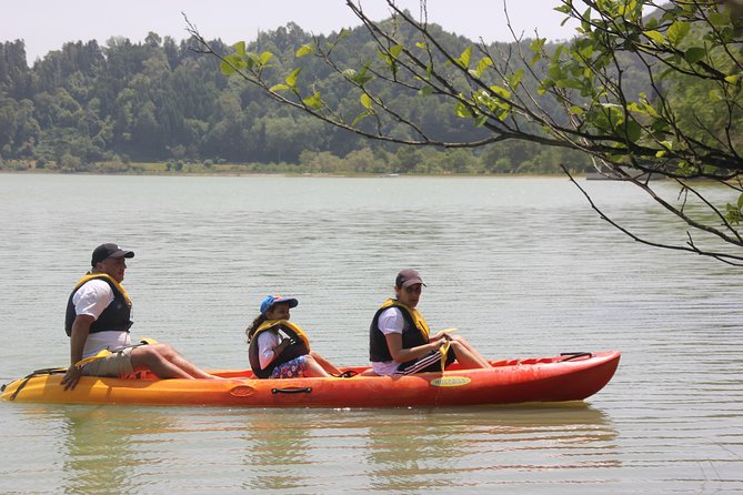 Canoeing at Furnas Lake - What the Guides Bring to the Experience