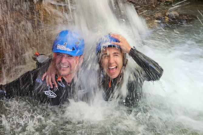Canyoning experience in Barranco del Gorgo de la Escalera - The Experience of the Guides and Group Atmosphere