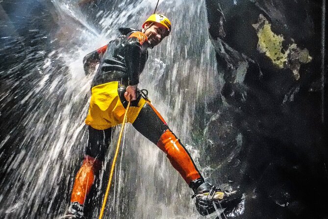 Canyoning in Salto do Cabrito (Sao Miguel - Azores) - The Control and Pacing of the Tour