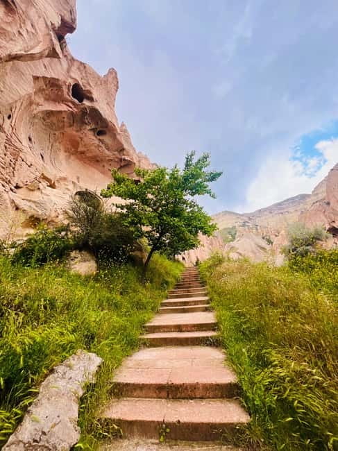 Cappadocia: Red Tour with Optional Lunch & Tickets - Discovering the Zelve Open-Air Museum