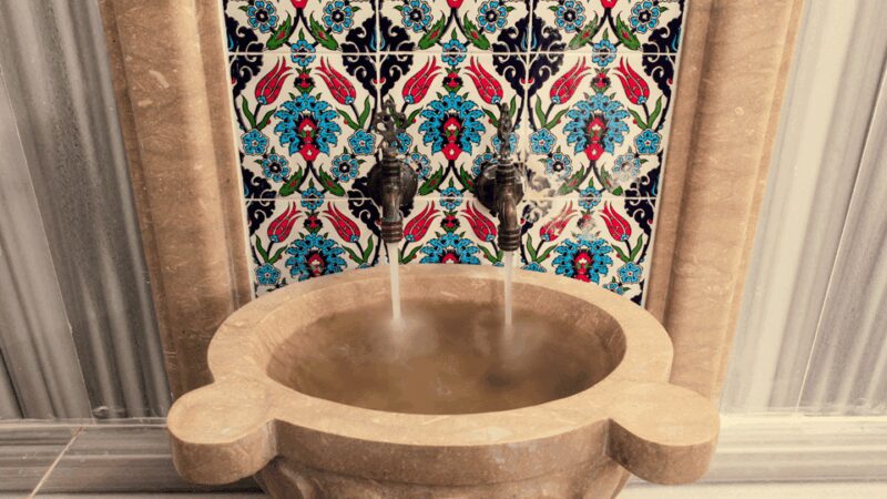 Cappadocia: Turkish Bath Experience - The Role of Guides and Language Support