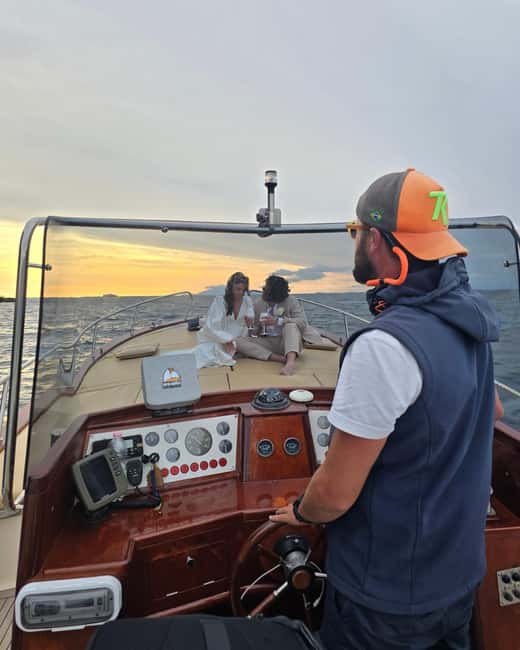 Capri: a full day on the boat - The Boat: Apreamare 9 Comfort and Convenience