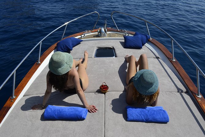 Capri boat excursion - The Itinerary Highlights: From Sea Caves to Iconic Rock Formations