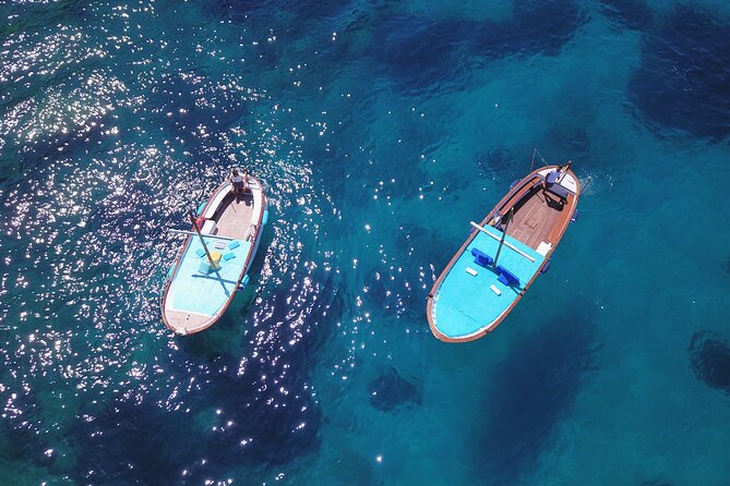 Capri Boat tour in 3 hours - Discover the Marina Grande Bay and the Lighthouse