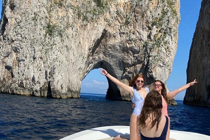 Capri Complete Package-Small Group Boat Tour and Transports - Key Points