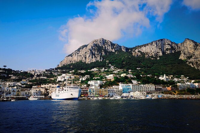 Capri: discover the beauties of the island aboard a Luxury Boat - Practical Details and Booking Flexibility