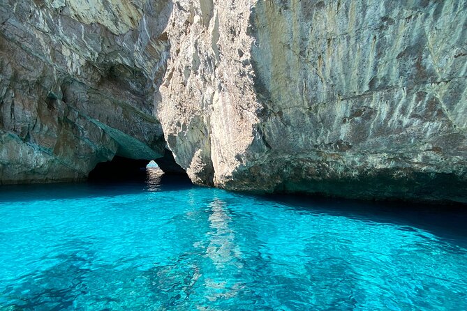 Capri excursion in a private boat - Limitations: No Blue Grotto Visit