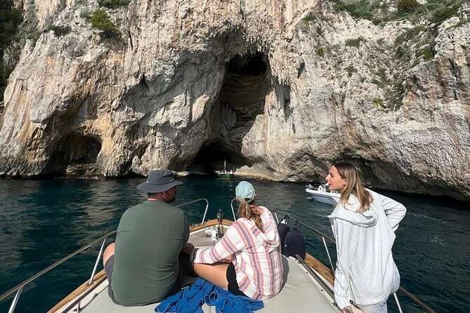 Capri Island Private Tour - Lunch and Leisure Time in Capri Town
