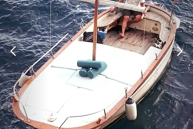 Capri magical boat tour for an unforgettable 3 hour experience. - Exploring Capri’s Coastline on a Traditional Gozzo Boat