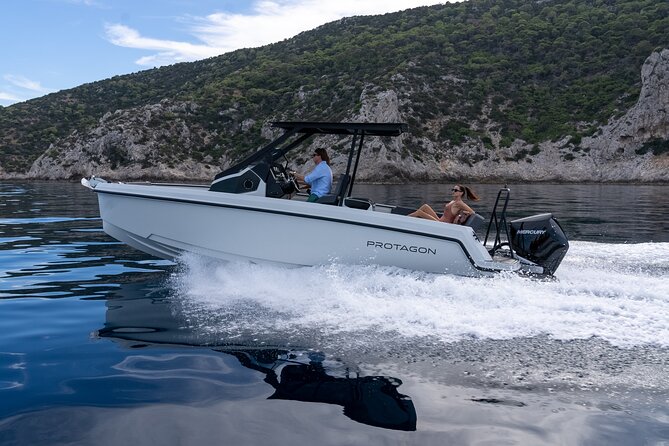 Capri Private Tour from Positano - Motorboat 28ft - Drinks, Snacks, and Onboard Amenities