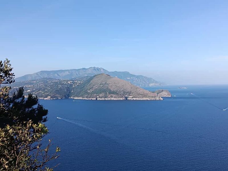 Capri - sunrise walk through the narrow streets to the east coast. - Starting Point at Piazza Umberto I