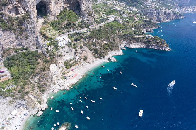 Capri to Amalfi Coast Private Boat Excursion - Food, Drinks, and Onboard Comforts