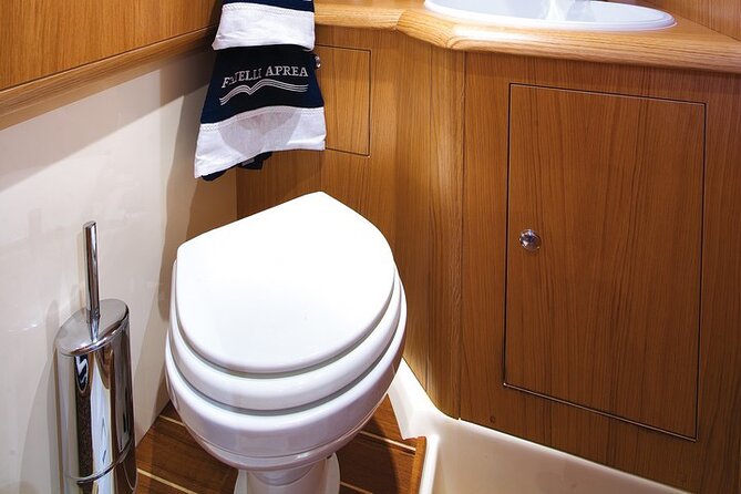 Capri tour with "Gozzo" (3 hours) - Who Will Enjoy This Tour Most?