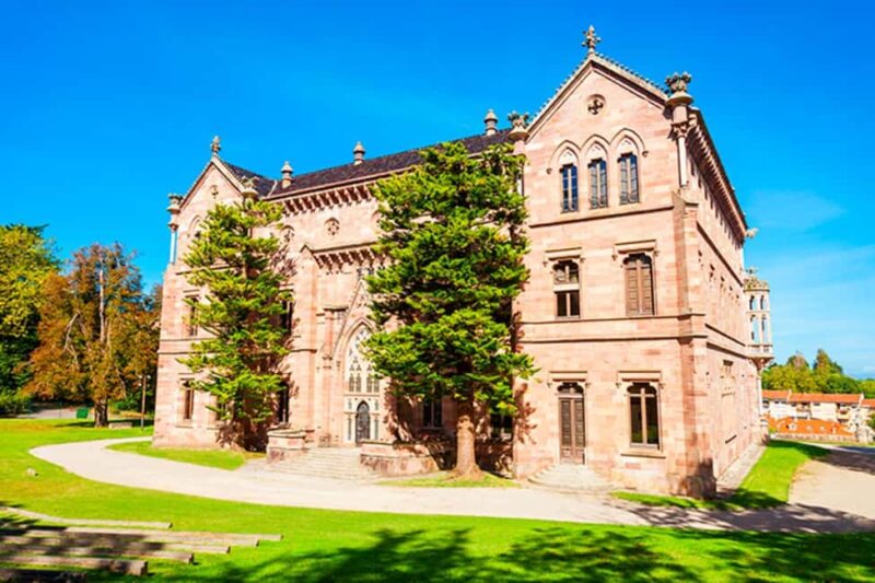 Capricho Gaudí with entrance, Santillana del Mar and Sequoia Forest - Key Points