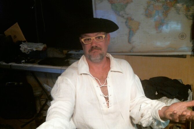 Captain Stoner's Haunted Dive Bar Crawl in Historic Savannah - End in Savannah’s Historic City Market