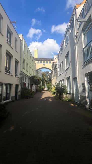 Capture Iconic Amsterdam: Photo Walk with a Pro Photographer - The Logistics: Easy Access and Group Size