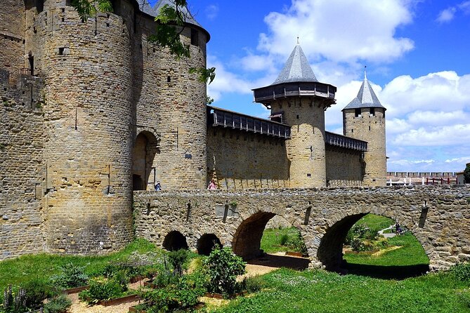 Carcassonne: Secrets of the Castle's Defense Self-Guided Tour - The Self-Guided Tour: An Overview of Carcassonnes Fortress