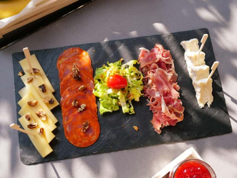 Carcassonne: Solex ride with guide and French-style brunch - Duration, Languages, and Group Size