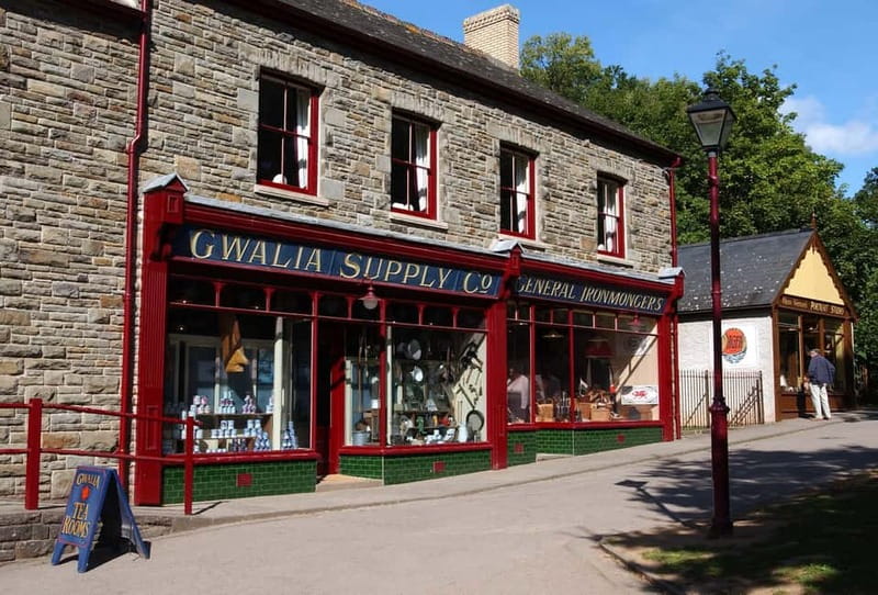 Cardiff: Doctor Who Car Tour - Visiting Coal Hill School and Cardiff Bay Landmarks