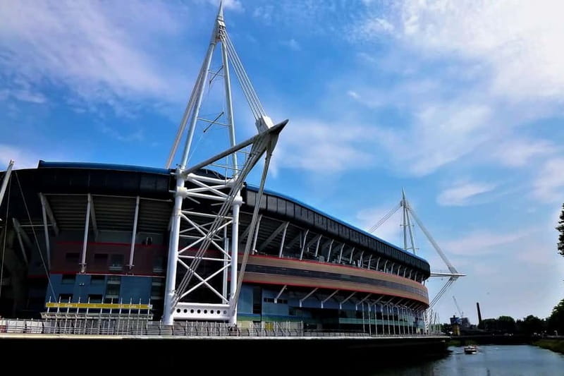 Cardiff: Private Guided Highlights Tour - Relaxing in Bute Park