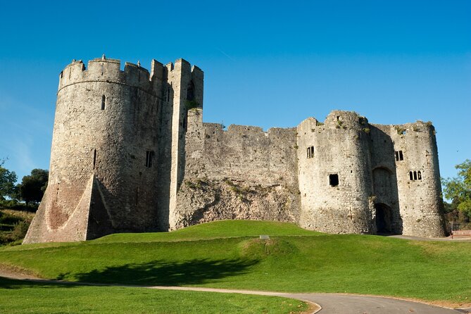 Cardiffs Private Full-Day Bardic Journey - Caerphilly Castle: Wales’ Largest Medieval Fortress