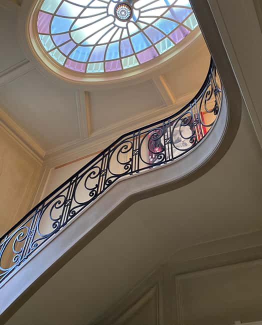 Caroline Dufour Champagne Sabrage in Reims - Cuvée Blanc de Blancs - How the Champagne Sabering Technique Is Taught