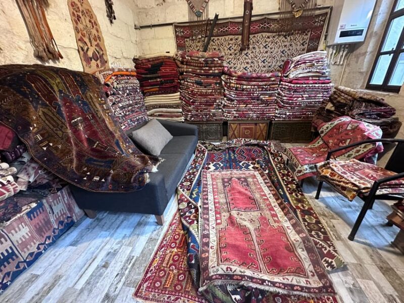 Carpet & Kilim Info and Demo - Vintage Nomadic Items and Their Cultural Significance
