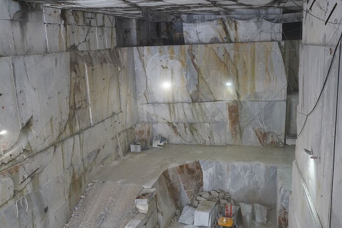Carrara: Exclusive Marble Cave Tour Adventure in a 4x4 - Starting Point and Route into the Marble Landscape