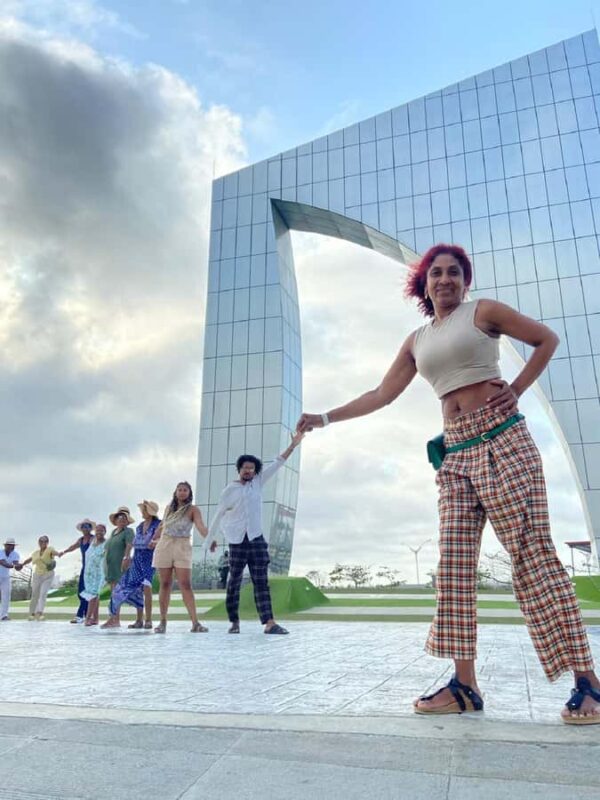 Cartagena: Barranquilla and Santa Marta BILINGUAL GUIDE - Barranquilla’s Cultural Icons: Pibe Valderrama and Mural Letters