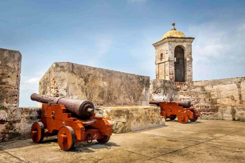 Cartagena: BILINGUAL CITYTOUR + SAN FELIPE CASTLE & Old city - Key Points