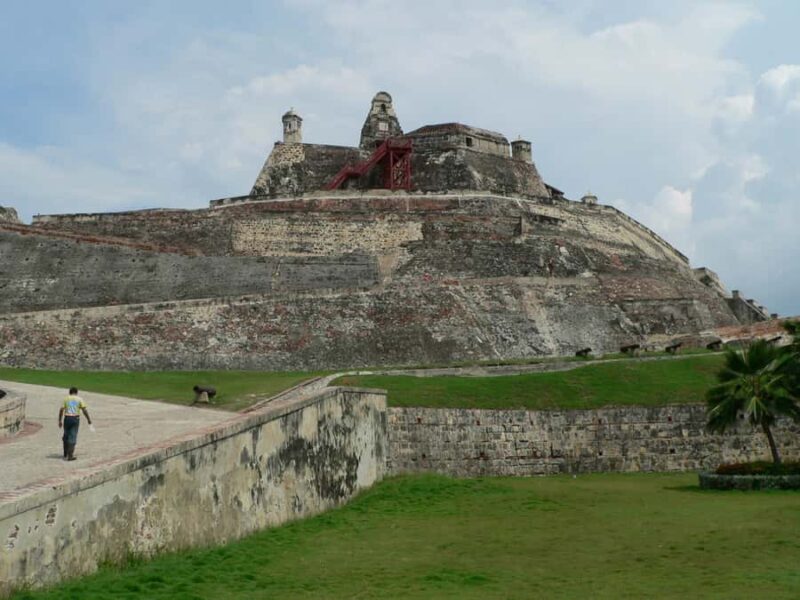 Cartagena: BILINGUAL CITYTOUR + SAN FELIPE CASTLE & Old city - Practical Details: Logistics and Group Size