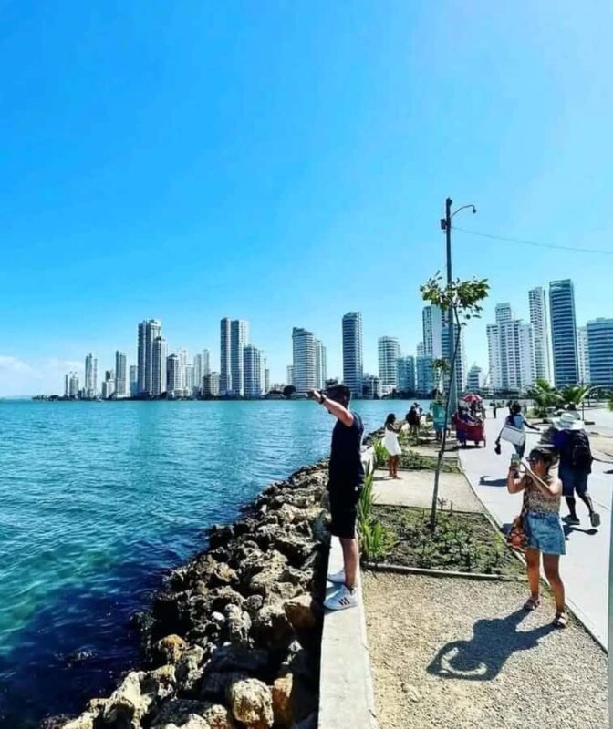 Cartagena: Panoramic City Tour, Monuments, Walls, Castle - Additional Highlights: Letras de Cartagena and Sunset Views