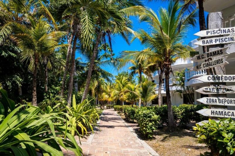 Cartagena: Private Island in Rosario Islands, Open Bar - All-Inclusive Social Areas and Pool Comforts