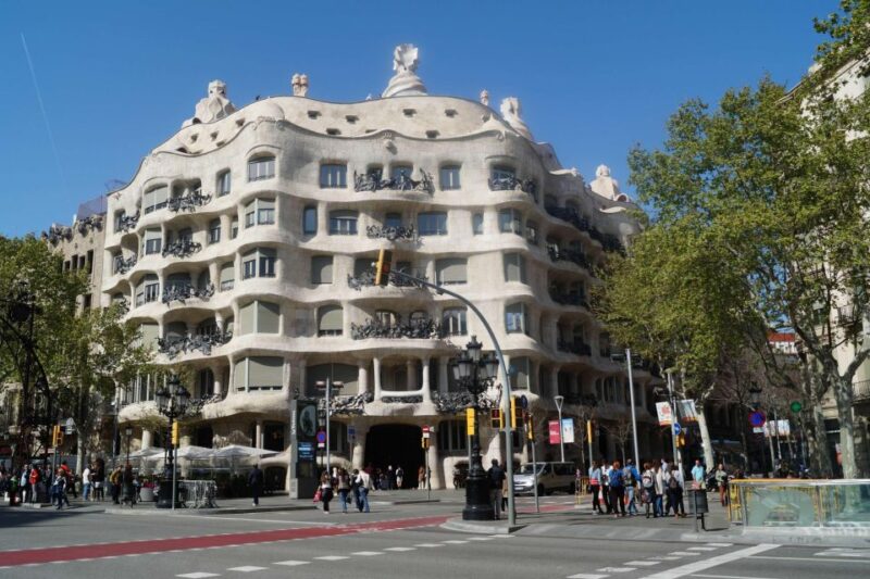 Casa Batllo Fast-Track Tickets, Barcelona Architecture Tour - Discovering Barcelona’s Modernist Architecture with a Private Guide