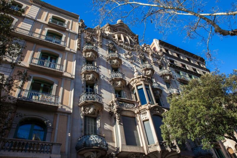 Casa Batllo Fast-Track Tickets, Barcelona Architecture Tour - Logistics: Meeting Point and Transfers