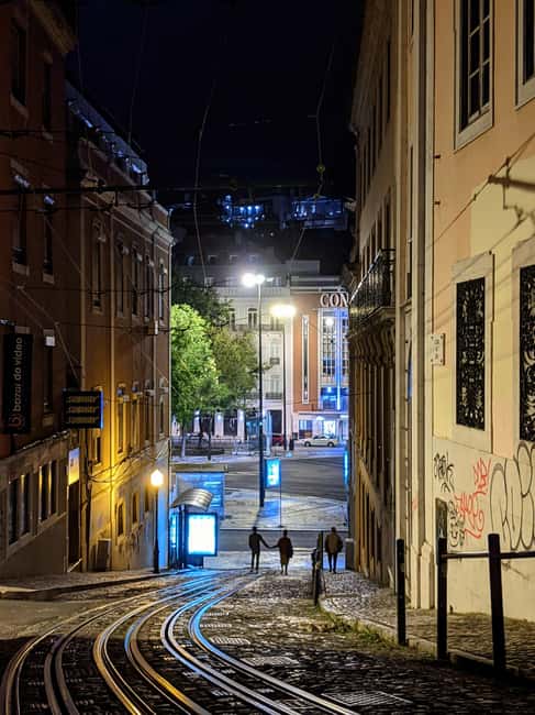 Cascais: Nightlife Tour with Casino Estoril & Lisbon - Cascais: The Charming Coastal Town at Dusk