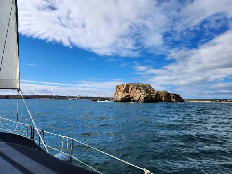 Cascais/Portimão: Private Yacht Cruise with Drinks - Key Points