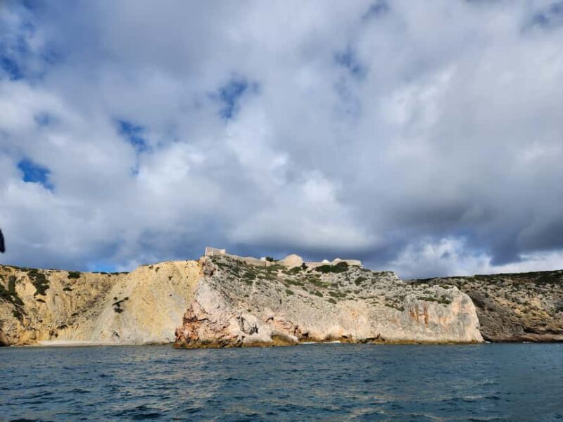 Cascais/Portimão: Private Yacht Cruise with Drinks - Exploring the Scenic Viewpoints with Photos, Swimming, and Snorkeling