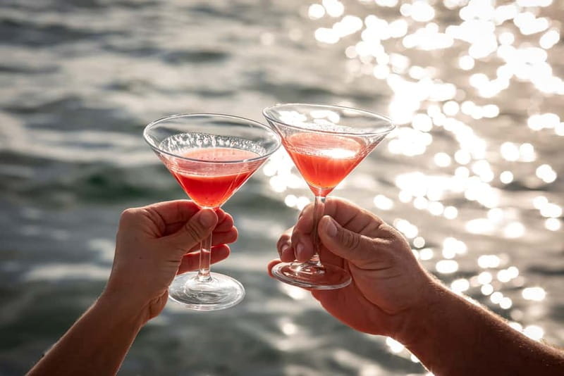 Cascais: Private boat with skipper, fuel, food and drinks - Portuguese Flavors: Snacks and Wines on Board