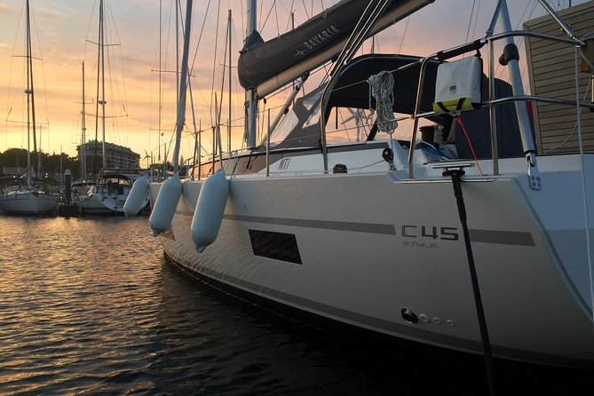 Cascais Private Luxury Sunset 2h Cruise with a drink - Exploring the Coastal Stops and Panoramas