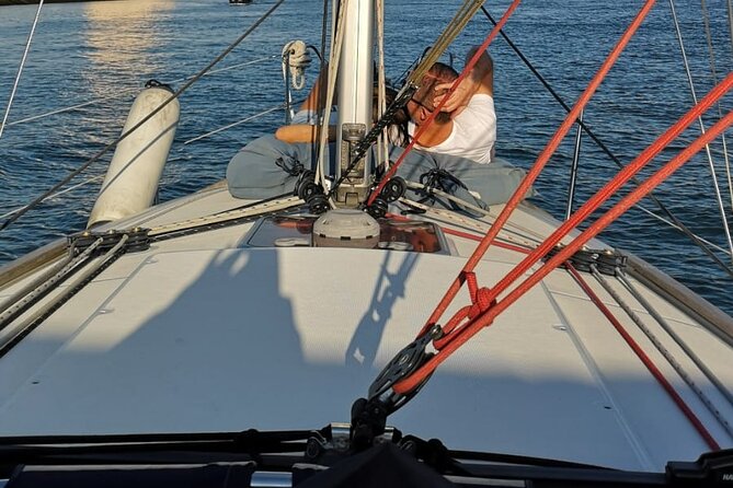 Cascais Romantic Private 2h Cruise with sparkling wine - The Role of the Crew and Personal Service