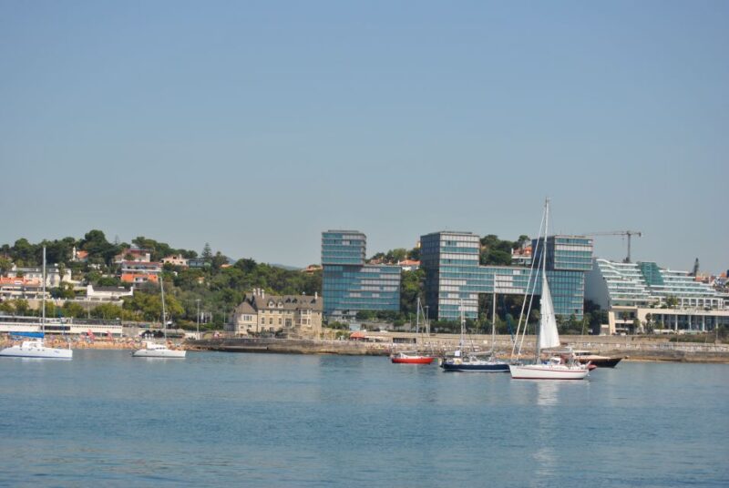 Cascais: Sailing Tour with Drink - Drinks and Refreshments on Board