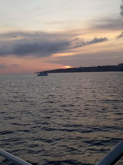 Cascais: Sunset Boat Trip with Welcome Drinks - The Sunset Experience and Scenic Highlights